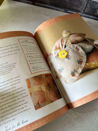 Libro di cucito "fast fabric gifts"
