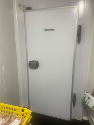 Almacen Cámaras de frío y maquinaria industrial 