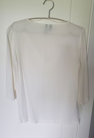Blusa blanca de Mango con collar