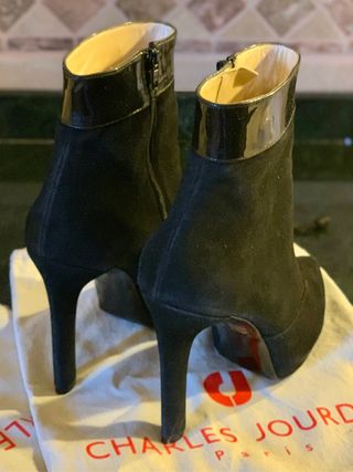 Botines CHARLES JOURDAN negros ante charol T37,5