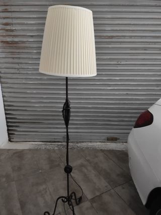 Lámpara de salón  con pie de forja