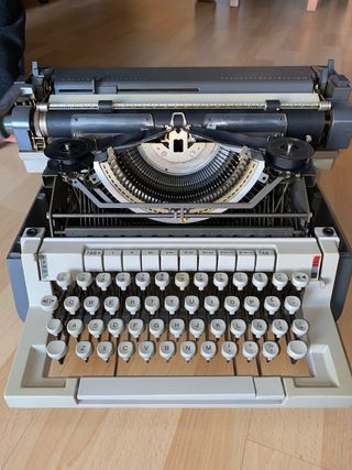 Maquina de escribir Olivetti linea 98