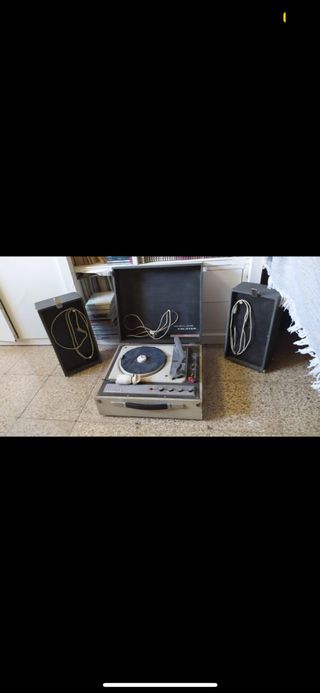tocadiscos portátil con altavoces