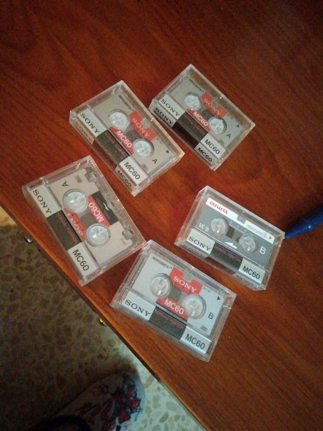 Cinco cintas microcassette Sanyo