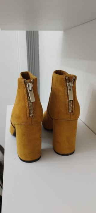Botín tacón. talla 37. pull&bear