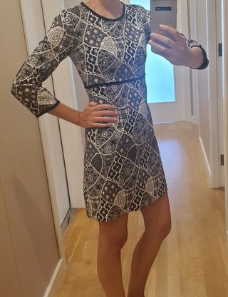 Vestido estilo retro negro y blanco de Zara