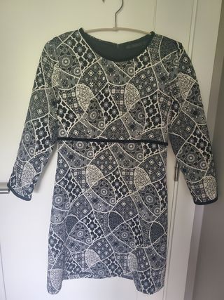 Vestido estilo retro negro y blanco de Zara