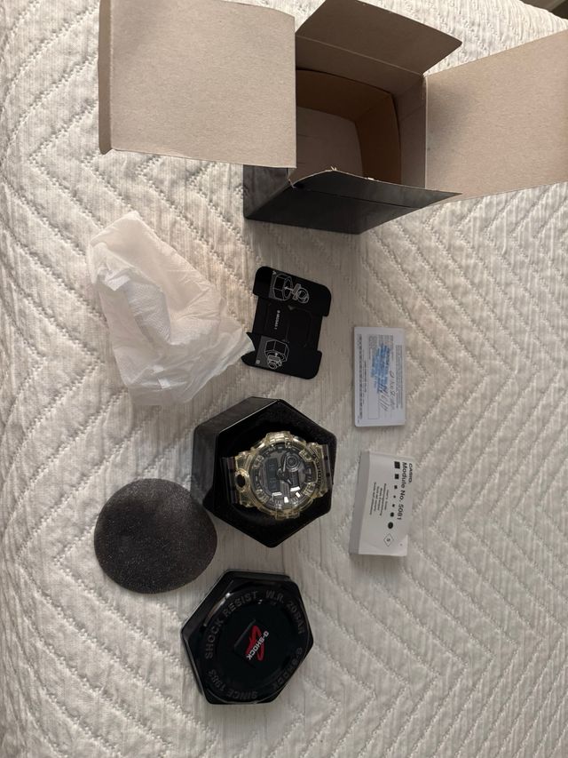 Casio G-shok GA700sk