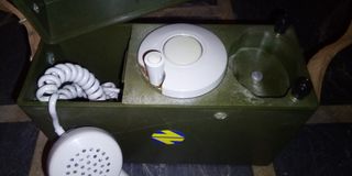 Teléfono antiguo portátil RENFE