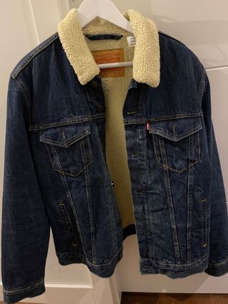 Cazadora levis