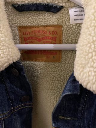 Cazadora levis