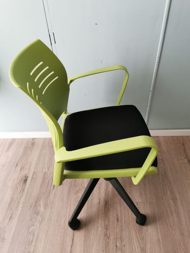 Silla ergonómica de escritorio u oficina.