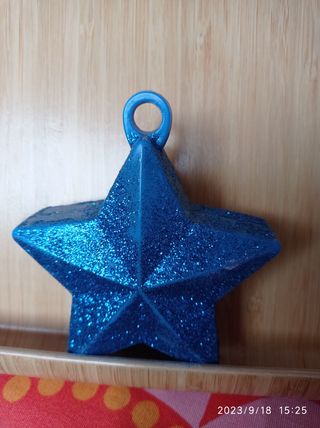 Juguetes y adornos variados