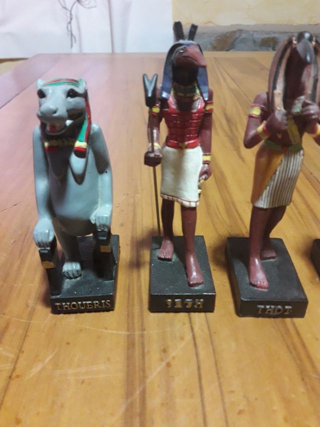 FARAONES - DIOSES Y REYES