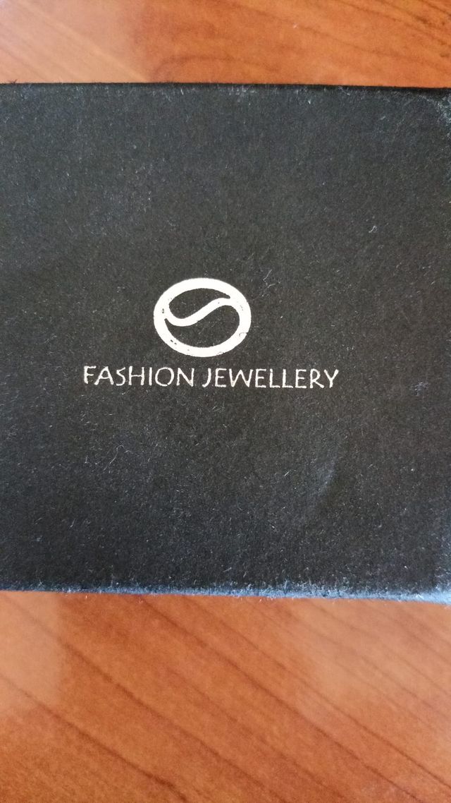 Colgante de Mujer Nuevo Sin Uso en su Caja Origen