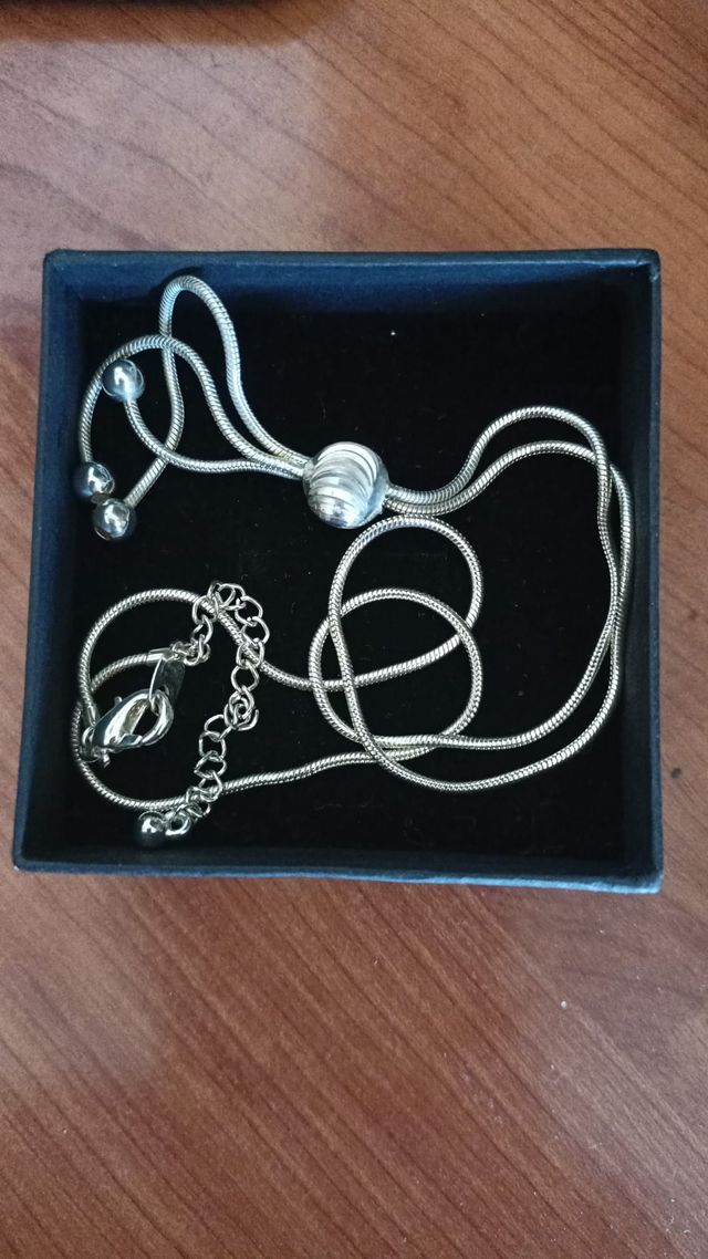 Colgante de Mujer Nuevo Sin Uso en su Caja Origen