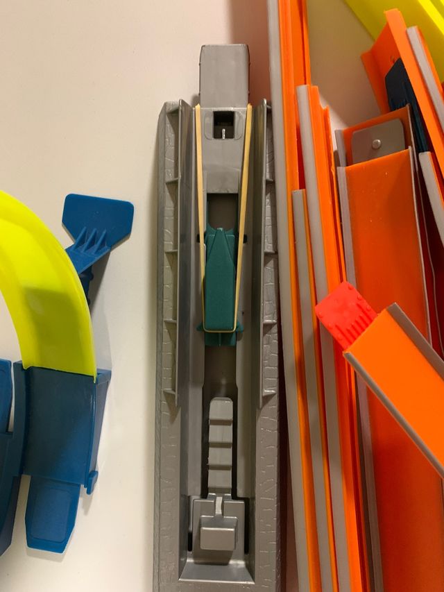 Set di sezioni di traccia, looping e launcher di HotWheels