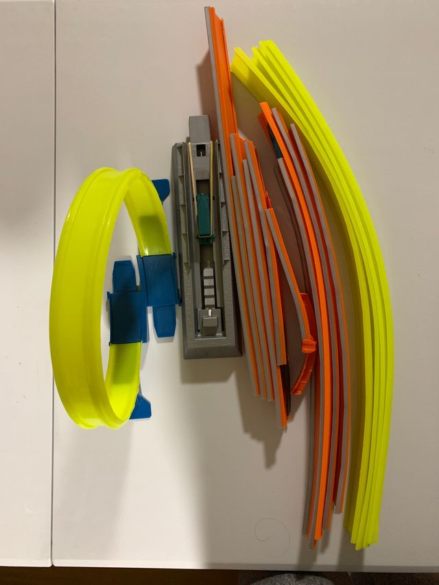 Set di sezioni di traccia, looping e launcher di HotWheels