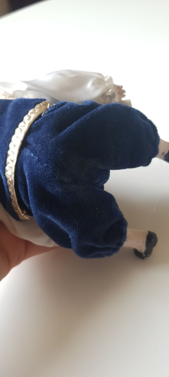 #Bambola in porcellana