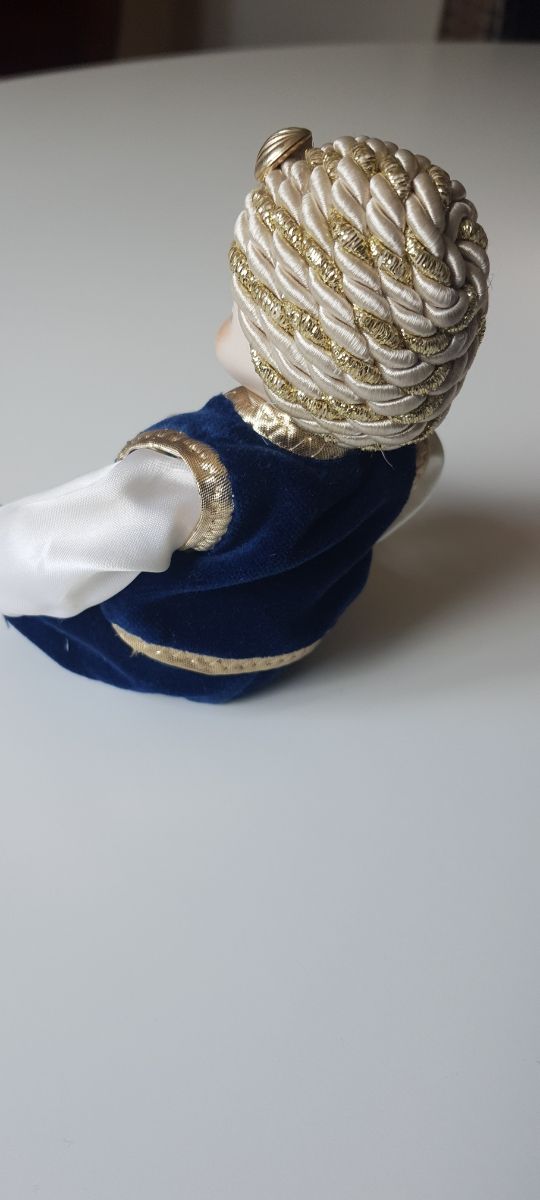 #Bambola in porcellana