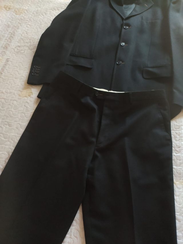 Completo elegante uomo giacca con pantalone