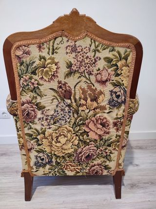 Butaca antigua estilo Isabelino