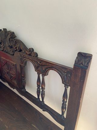 Banco en madera labrado
