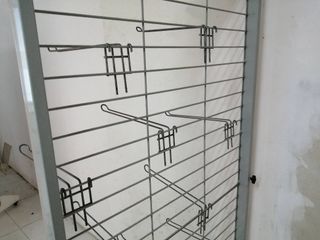Expositor de parrilla lacado gris 1,80 x 0,73 m.