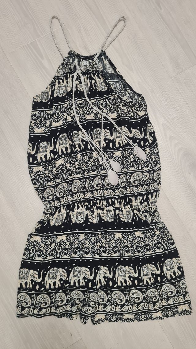 Tutina etnica con elefanti