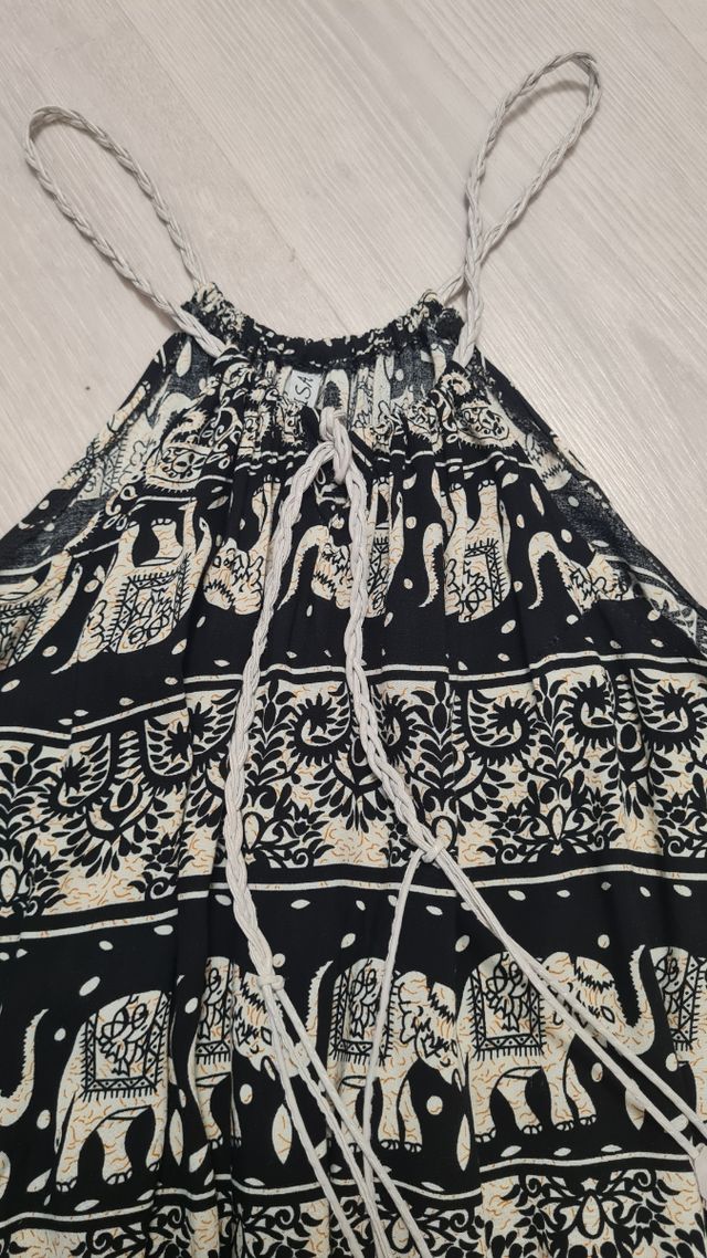 Tutina etnica con elefanti