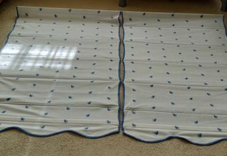 Estor plegable y con velcro. Precio no negociable.