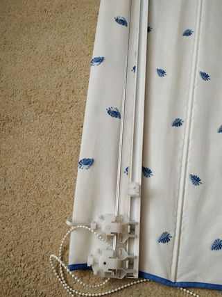 Estor plegable y con velcro. Precio no negociable.