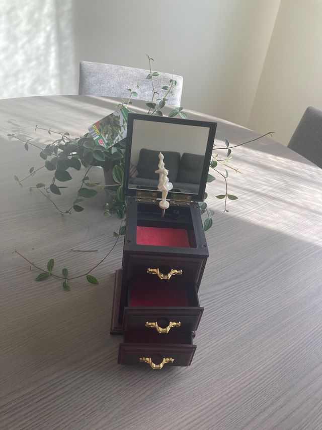 joyero con bailarina