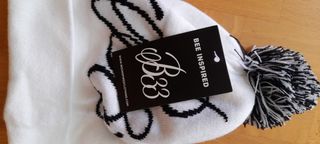 Gorro BEE inspired blanco roto