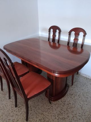 Mesa comedor, con cristal y 4 sillas 