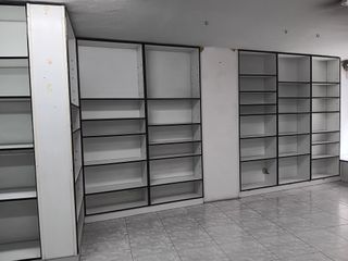 Estanterías blancas de aglomerado 2,30 m. de alto