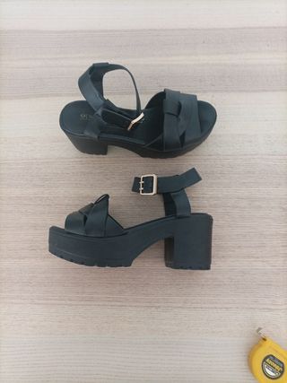 Sandalias de tacón nuevas