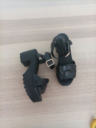 Sandalias de tacón nuevas