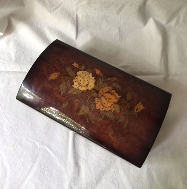 Cajita joyero con música