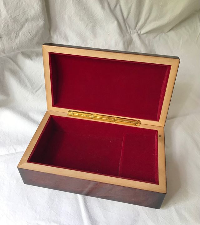 Cajita joyero con música