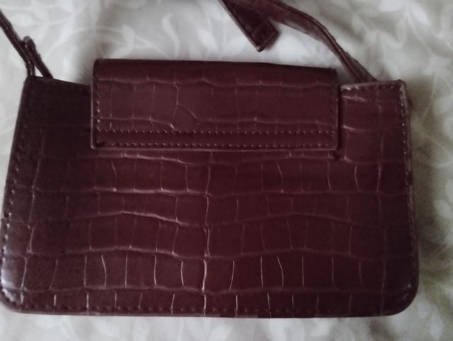 Bolso burdeos.