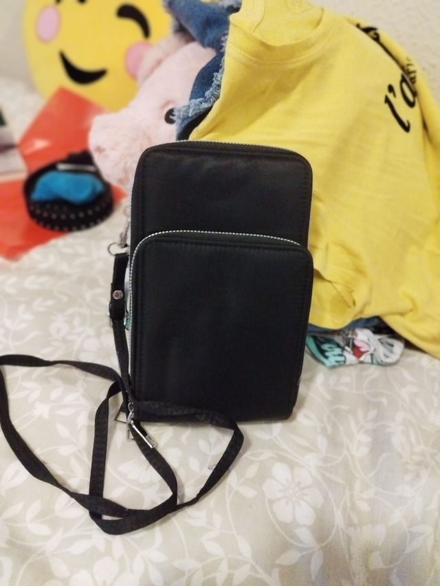 Bolso negro.