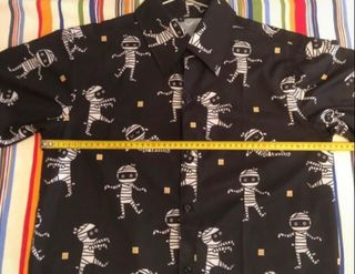 Camisa negra con Momias