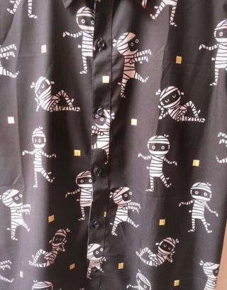 Camisa negra con Momias