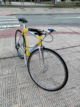 Bicicleta de carretera adaptada para uso en ciudad