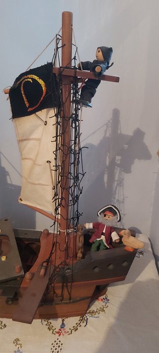 Barco pirata de madera