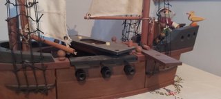 Barco pirata de madera