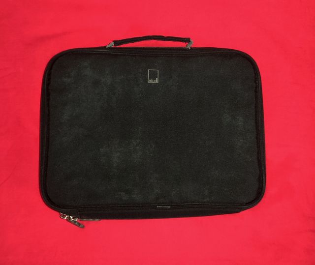 Estuche / funda tablet u ordenador pequeño negro