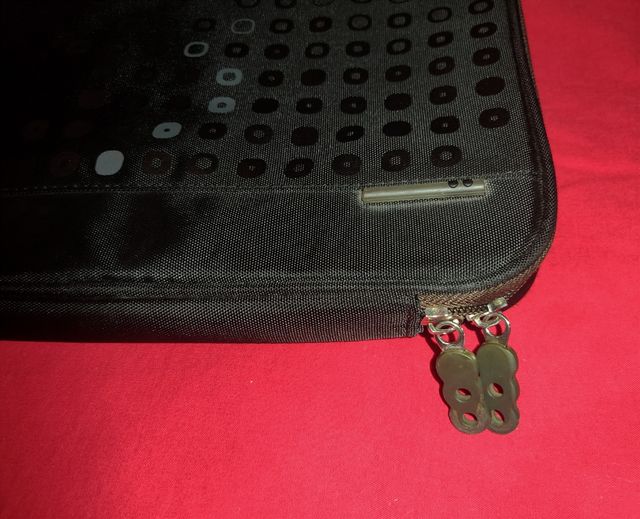 Estuche / funda tablet u ordenador pequeño negro