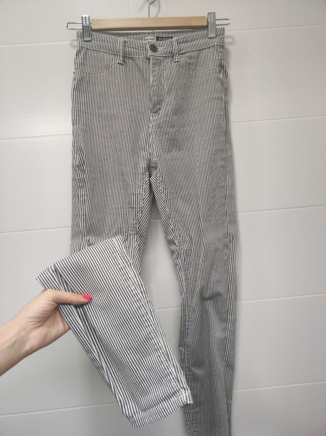 Vaqueros pitillo push up de Stradivarius